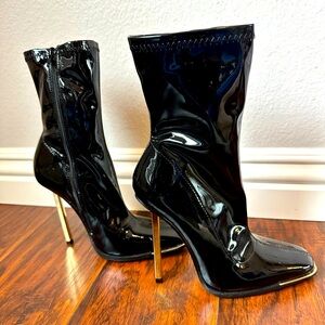 Public desire, black patent ankle boot gold accents and heel